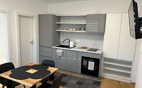 Casa Box Apartment Free Garage